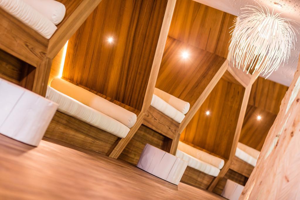 Alpine Luxury Spa Resort Schwarzenstein Lutago Exterior photo