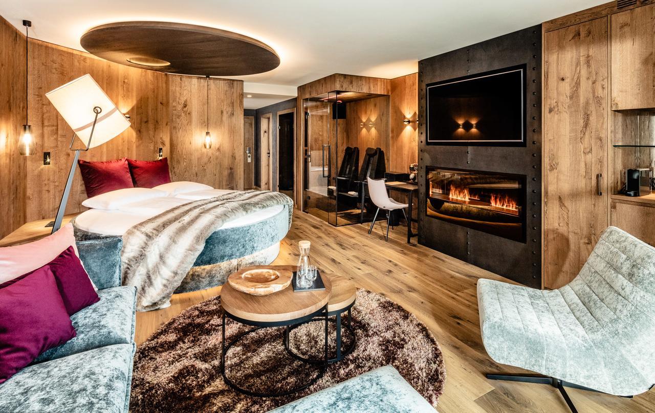 Alpine Luxury Spa Resort Schwarzenstein Lutago Exterior photo
